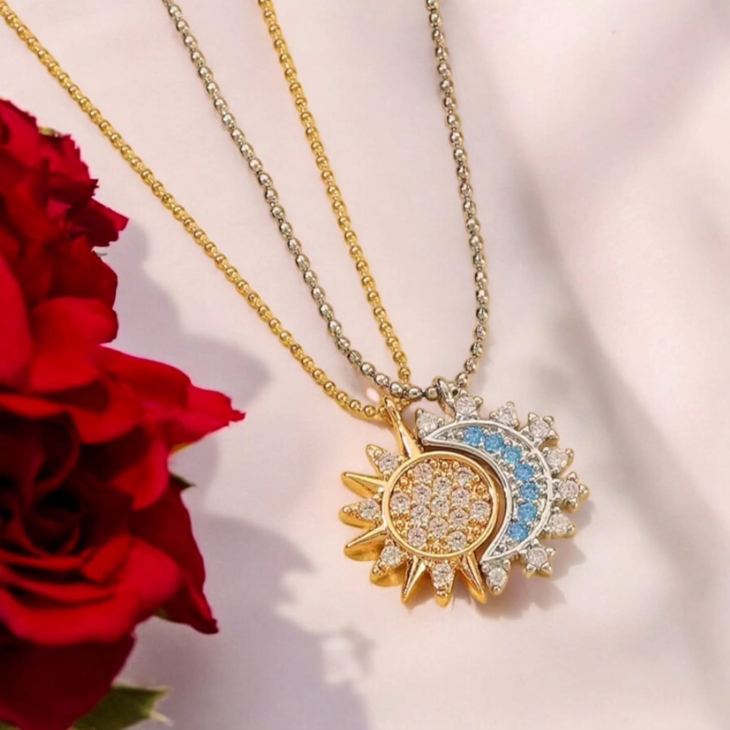 AstralCharms™ Collar Magnético Sol y Luna